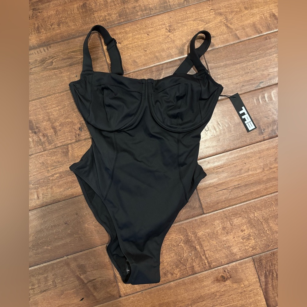 Ta3 “Hi-Cut Lifty” One Piece - M F/G- NWT!